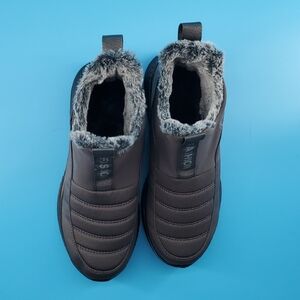 Womens Faux Fur Lined Winter Shoes. NEW